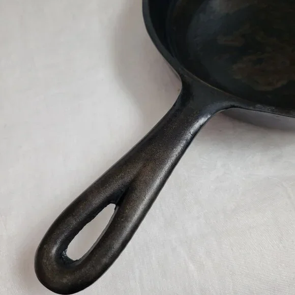 Vintage Cast Iron No. 3 frying pan seasoned 6 1/2" kitchenware camping cook EUC - Picture 4 of 6
